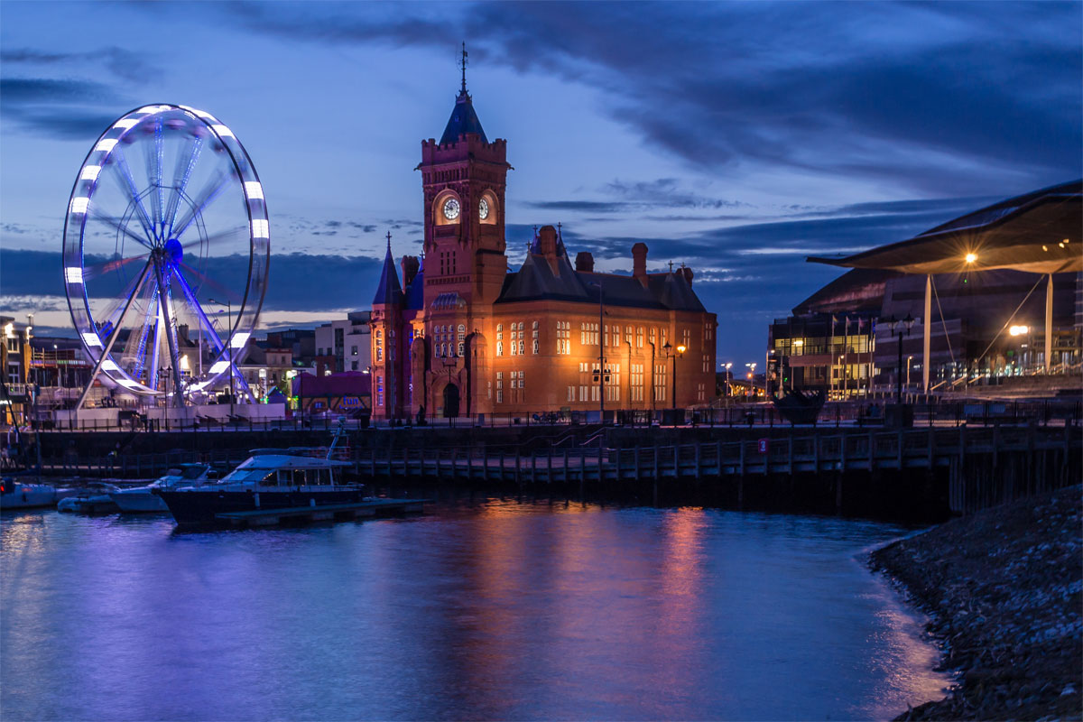 Cardiff bay at dusk